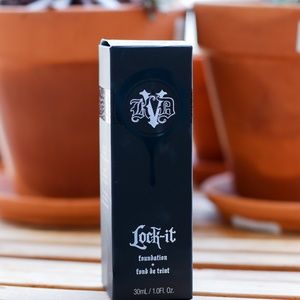 Kat Von D Lock-it foundation, light 45 warm